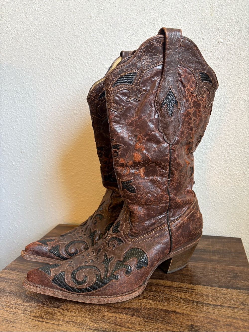 Corral Women's Chocolate Lizard Inlay Snip Toe Cowgirl Boots